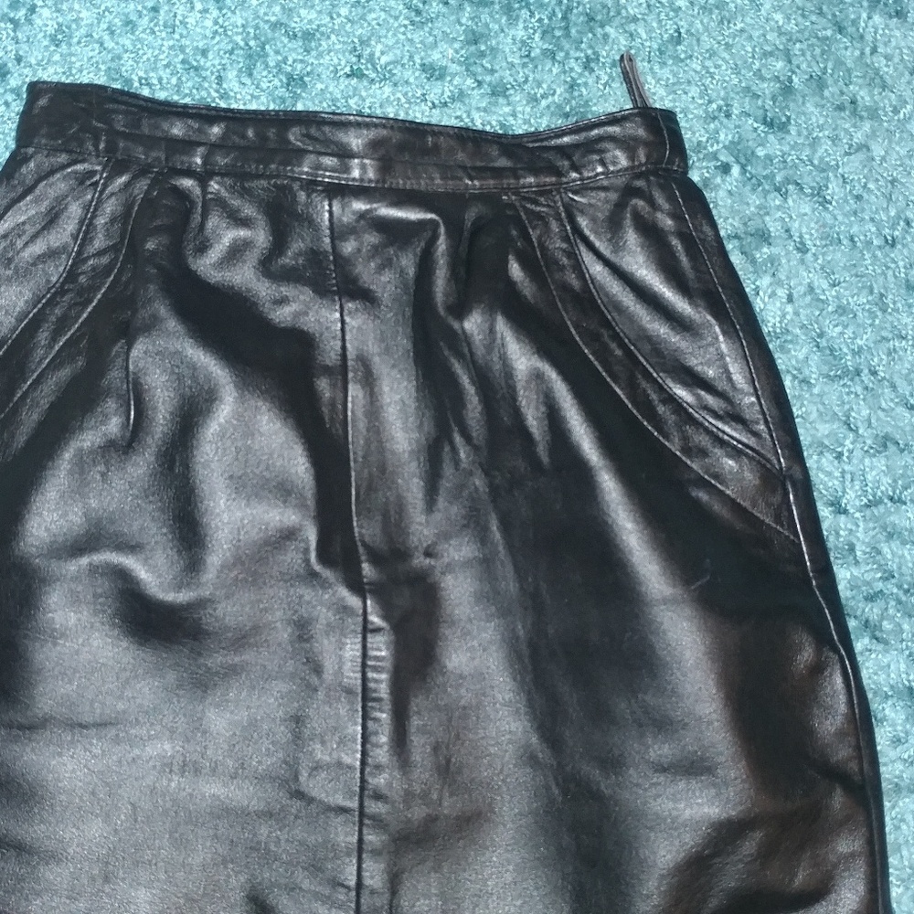 Vintage leather skirt with pockets